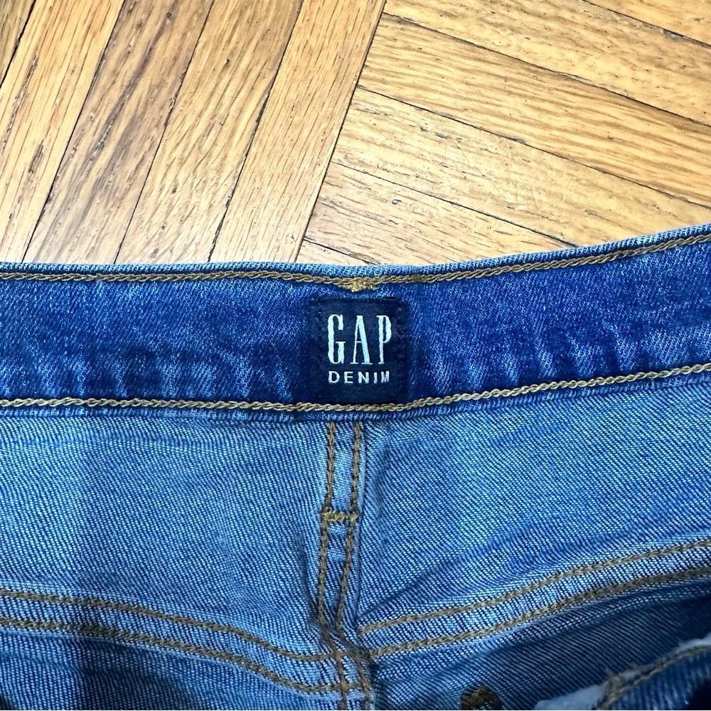 Gap Dark Wash Jean Shorts Size 28  3Inch Inseam - Picture 3 of 5